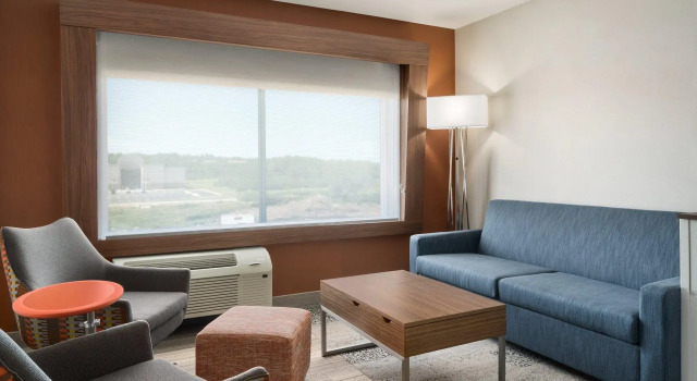 Двухместный люкс Holiday Inn Express & Suites Duluth North - Miller Hill by IHG
