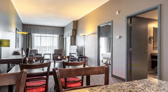 Двухместный люкс Quality Inn & Suites