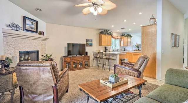 3BR La Quinta Retreat w/ Pool & Spa!, Забронировать Дом для отпуска Коттеджи Ла-Кинта, Коттедж