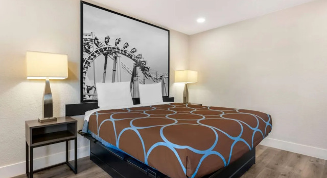Номер Standard Super 8 by Wyndham Orlando Near Florida Mall
