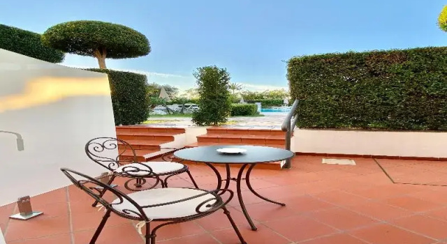 Двухместный номер Standard с видом на бассейн Hotel Tirreno