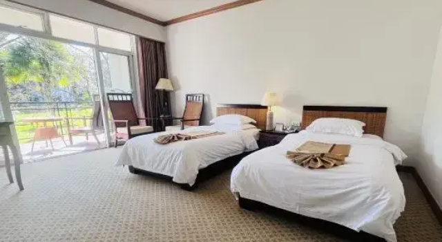 Номер Standard с балконом и с красивым видом из окна Yunnan Dianchi Garden Resort & Spa
