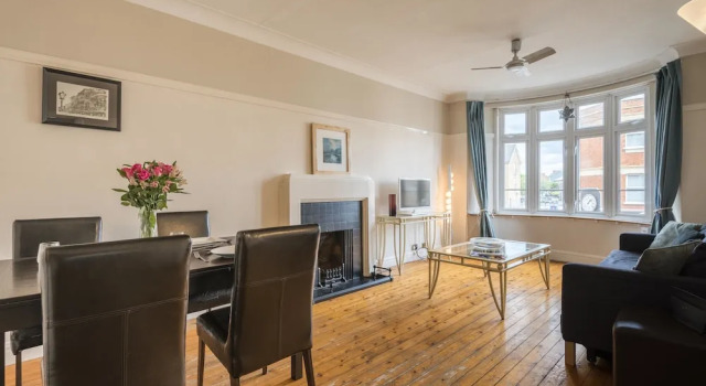 Classic Fulham Home by the River Thames, Забронировать Отель Отели Англии 3 звезды, 3*