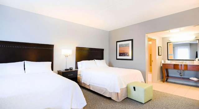 Четырёхместный люкс Hampton Inn & Suites Smithfield