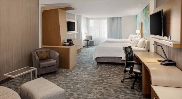Двухместный люкс Courtyard by Marriott Detroit Farmington