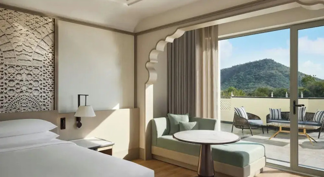 Двухместный номер Premier с балконом Udaipur Marriott Hotel
