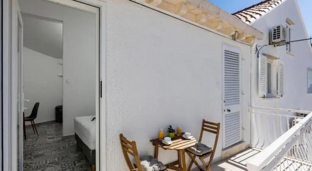 Студия Sunny Palace Apartments