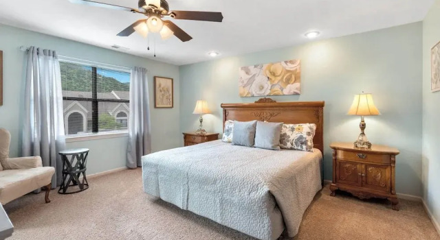 Wimbledon Beauty - Cozy and Charming, Забронировать Апартаменты/квартира Отели Table Rock Lake с парковкой, Парковка
