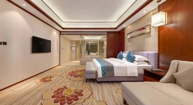 Люкс Comfort Ramada by Wyndham Kunming Yiliang Resort