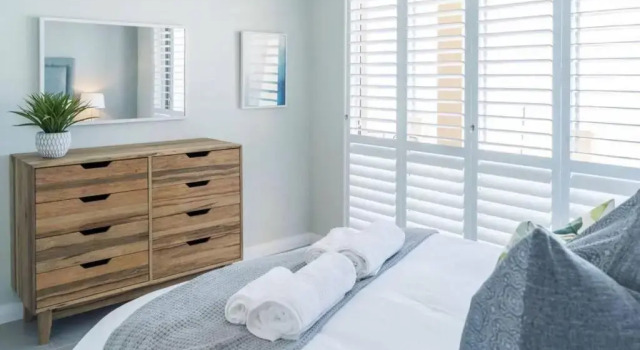 Waterfront Getaway, 2 Bedroom Seaside Bliss