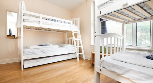 Четырёхместный номер Standard NX London Hostel