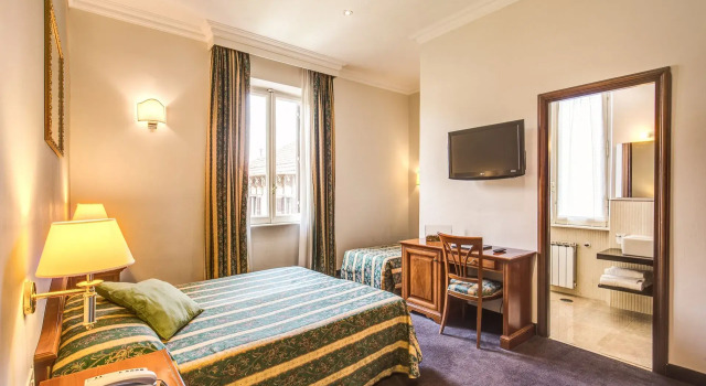 Четырёхместный номер Classic Rome Garden Hotel