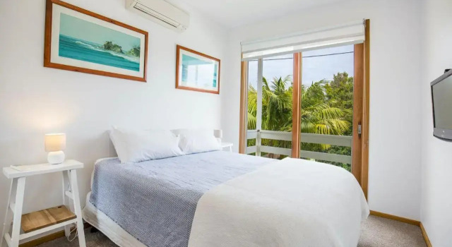Maldas Retreat Pet Friendly Absolute Beachfront with Spa, Забронировать Курортный отель Отели Калберра-Бич с парковкой, Парковка
