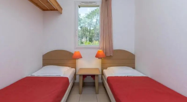 Кровать в общем номере с 3 комнатами с балконом Vacancéole - LAllée des Dunes - Ondres Plage