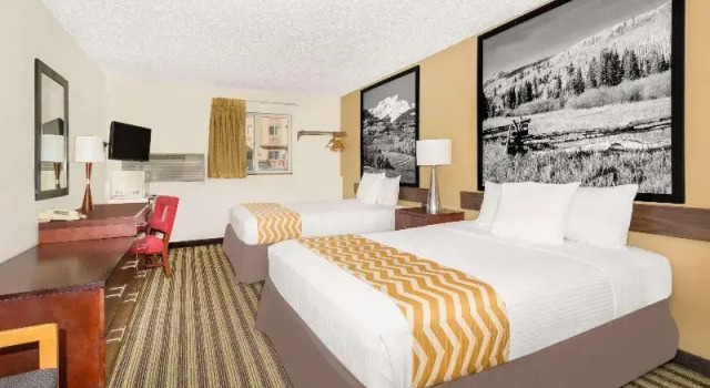 Четырёхместный номер Standard Travelodge by Wyndham Loveland/Fort Collins Area