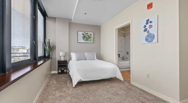 Апартаменты Superior Sleek 2BR Downtown Retreat with Gym