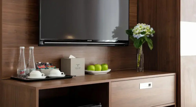 Студия с видом на город La Batisse Inn Hotel Hanoi