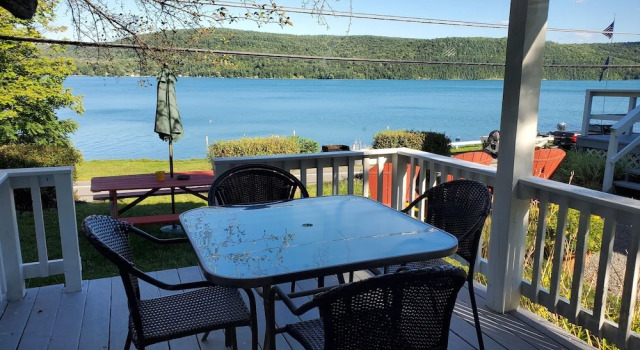 Номер Standard с видом на озеро Lake View Motel