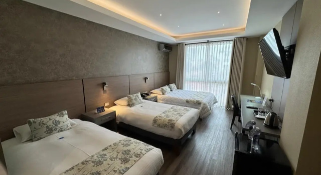 Трёхместный семейный номер Standard с балконом и с видом на город Hotel Catena