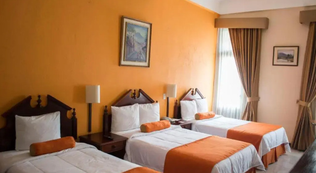 Трёхместный номер Standard Hotel Royal Palace