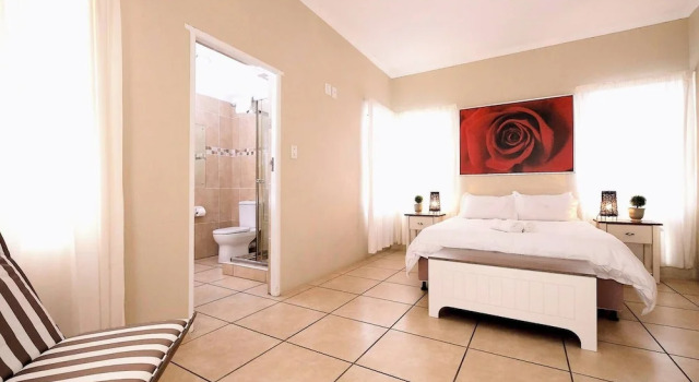 The Pelican - Stunning 3-bedroom Holiday Home in Langebaan