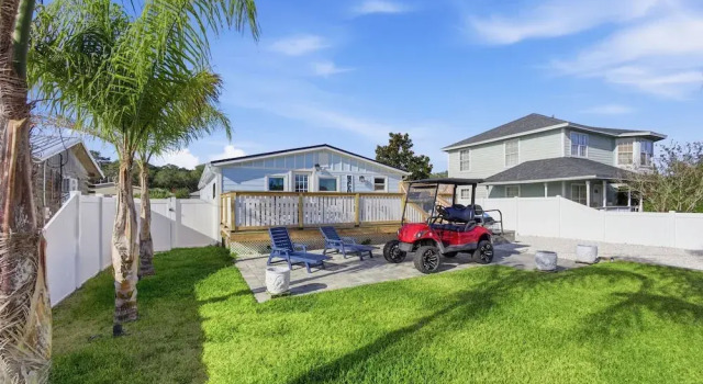 Коттедж 4BR Coastal Pool Cottage Golf Cart Kayaks