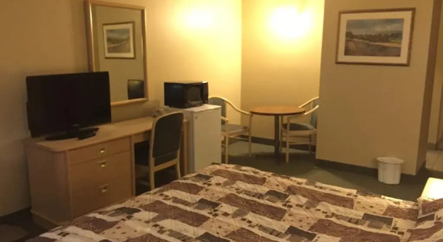 Vulcan Country Inn, Rezerwuj Hotel Hotele w Southern Alberta z parkingiem, Parking