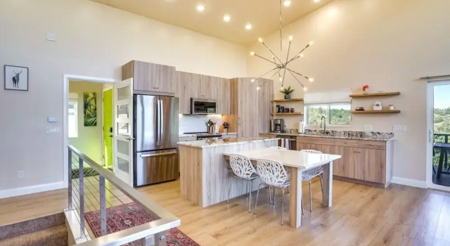 Коттедж Newly Built, Modern Alton Cabin on 4 Acres!