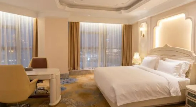 Люкс Deluxe Zhongcheng Holiday Hotel (Shijiazhuang Railway Station Tatan Trade City Branch)