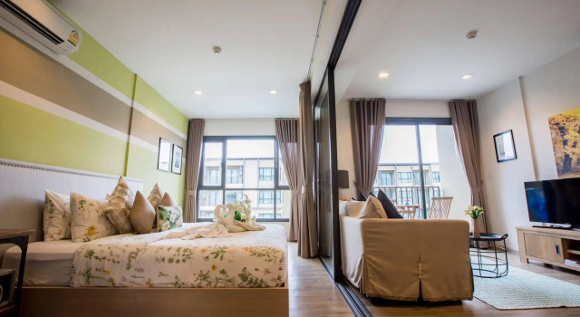 Charming Pool View by Rain Cha Am Condo