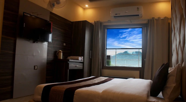 Двухместный номер Standard Perfectstayz Premium Ganga Heights - Ganga View rooftop cafe
