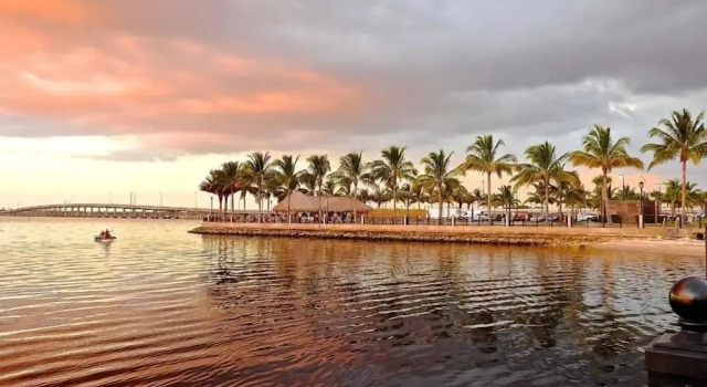Коттедж Bird Section Punta Gorda Isles, Dog Friendly, Canal, Kayaks 3 Bedroom Home