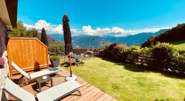 Люкс с видом на сад Chalet Grumer Suites&Spa