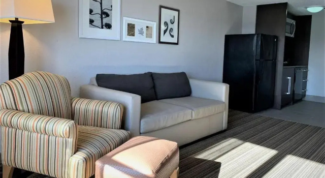 Четырёхместный люкс Country Inn & Suites by Radisson, Clarksville, TN