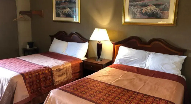 Четырёхместный номер Standard Travel Inn & Suites Flemington