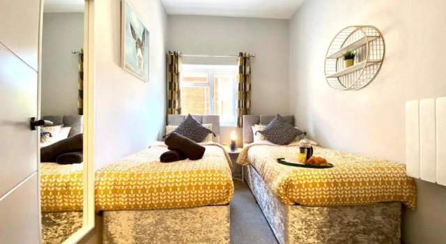 Trendy Stylish Apartment! - 5 Minute Walk to the Best Beach! - Great Location - Parking - Netflix - Fast WiFi - Smart TV - Newly decorated - sleeps up to 6! Close to Bournemouth & Poole Town Centre & Sandbanks, Varaa Huoneisto Asunnot kohteessa Merseyside, Huoneisto