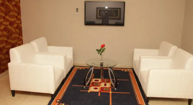Люкс Conference Hotel and Suites