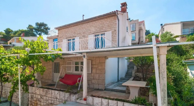 3 Bedroom Awesome Home In Splitska, Prenota Hotel Splitska 