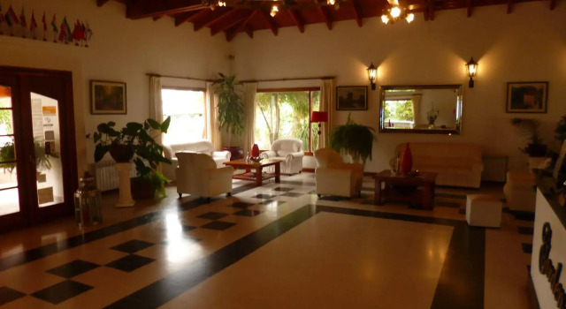 Hotel Garden House, Rezervați Hotel Hoteluri în Rio Cuarto cu parcare, Parcare