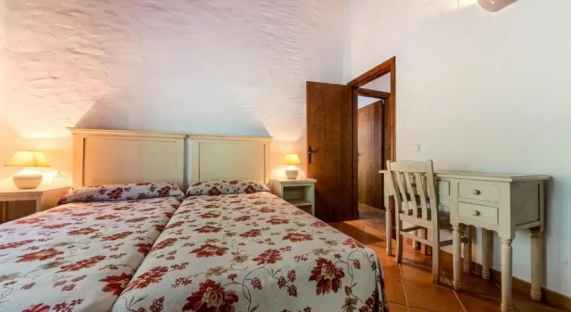 Коттедж с 3 комнатами Hacienda Roche Viejo