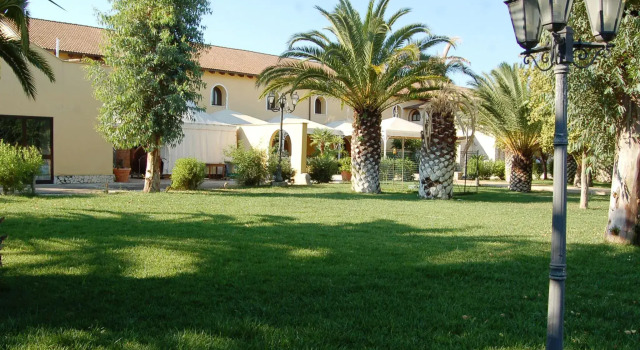 Scenic Holiday Home in Trinitapoli with Swimming Pool, Rezervasyon Otel Barletta Apulia