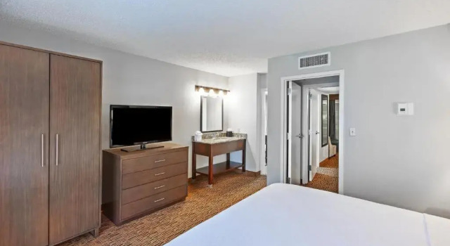 Люкс с 2 комнатами Embassy Suites by Hilton Dallas Market Center
