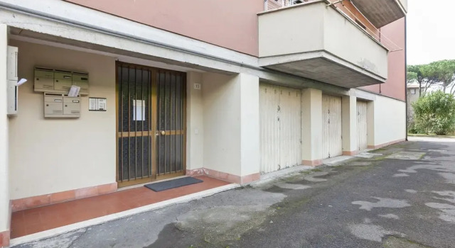Pisa Hospital Apartment with Parking and Balcony