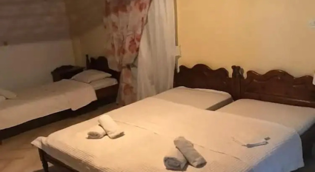 Четырёхместный номер Standard с балконом Angela - Zoi Rooms