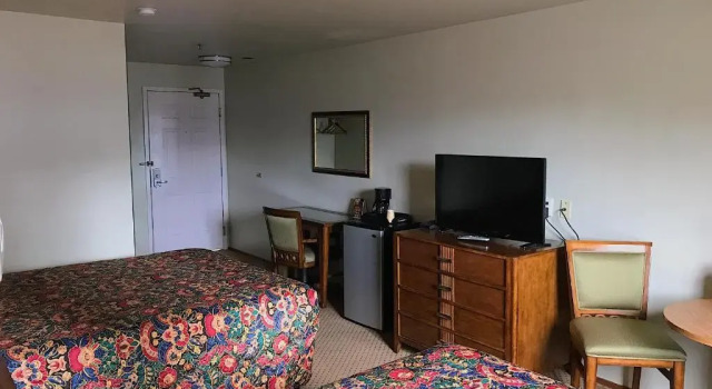 Четырёхместный номер Standard Bay City Inn