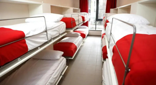 Кровать в общем номере City Express Hostel