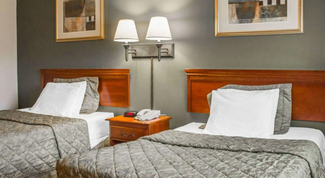 Четырёхместный номер Standard Rodeway Inn Huntington Station - Melville