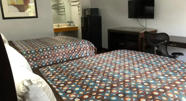 Четырёхместный номер Standard Budget Inn - Laurens