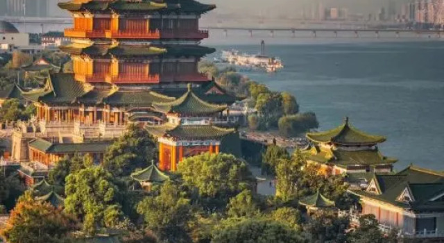 Yuejiang Holiday Hotel
