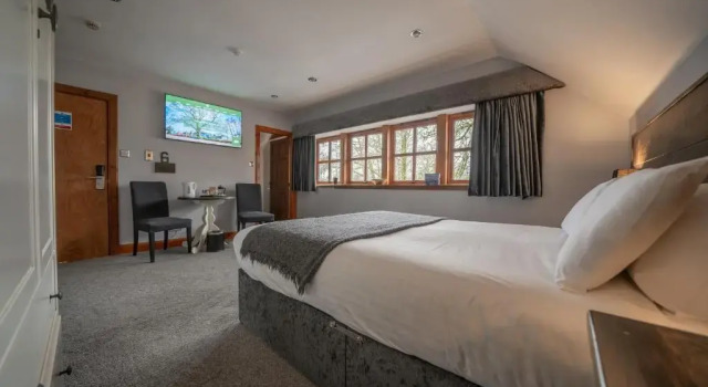 Двухместный номер Superior Oak Tree Inn